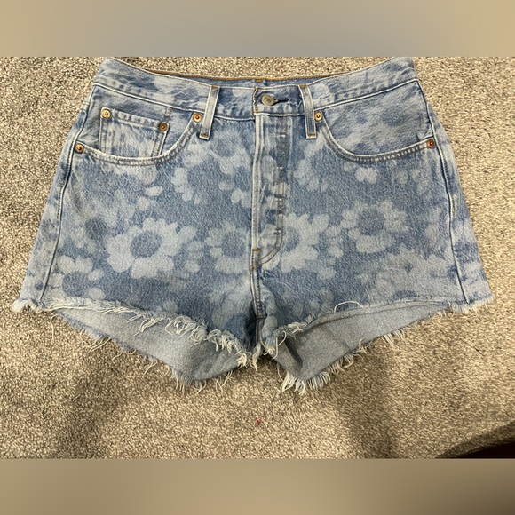 Levi's Women's 501 Light Blue Tie-Dye Jean Shorts - Size 29 - Picture 8 of 13